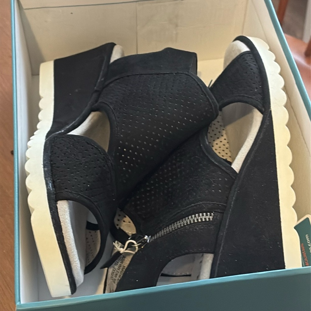 Black and White Comfort Wedges